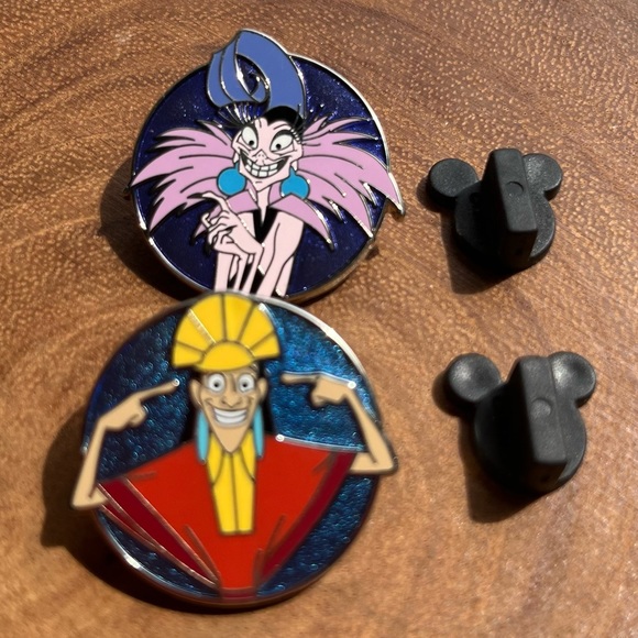 Disney Parks Pin Emperor's New Groove Yzma & Kuzco 2 Trading Pins Set - Picture 3 of 7